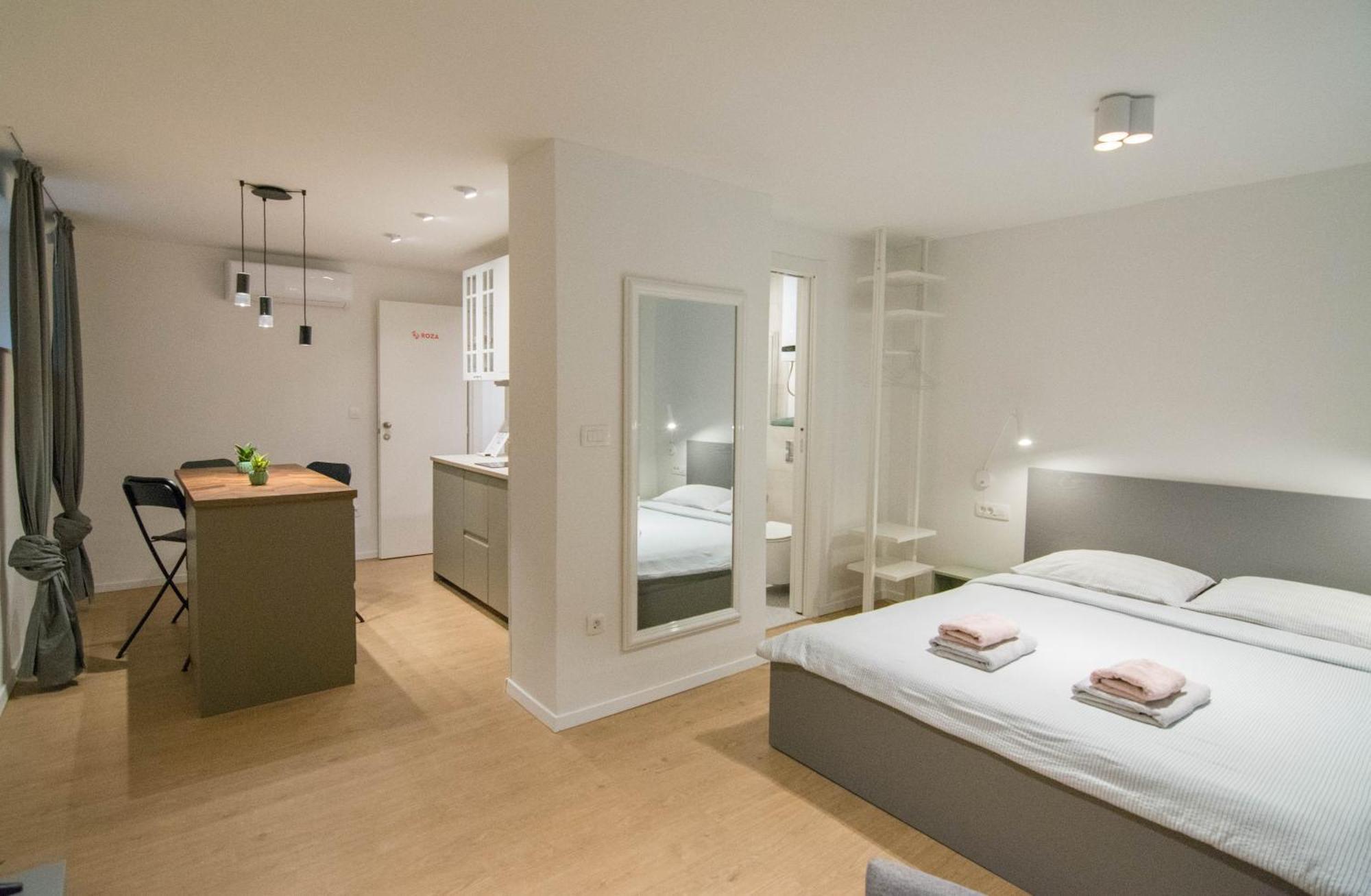 Romiru Rooms And Studio Apartment Split Exteriér fotografie